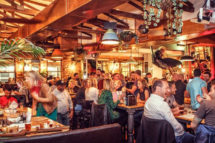 Village Idiot: Half Price Ribs & Drinks