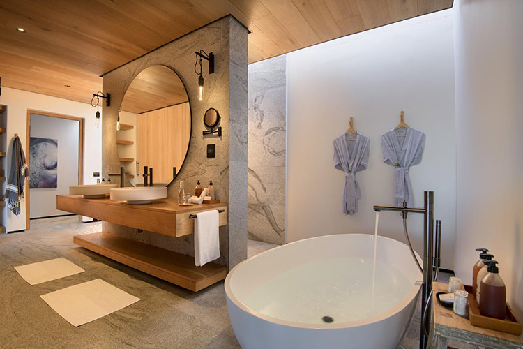 Morukuru Beach Lodge Bathroom