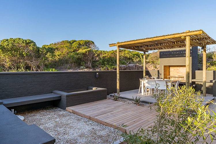 Black Barn Romansbaai Patio