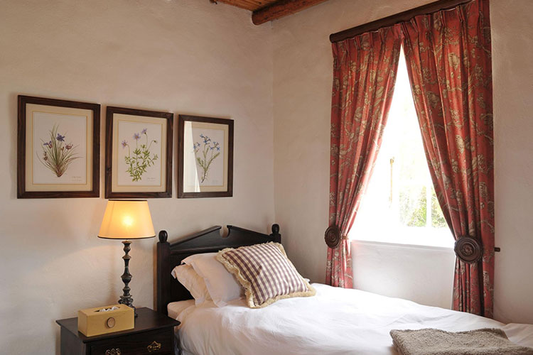 De Hoop Cottage Bedroom