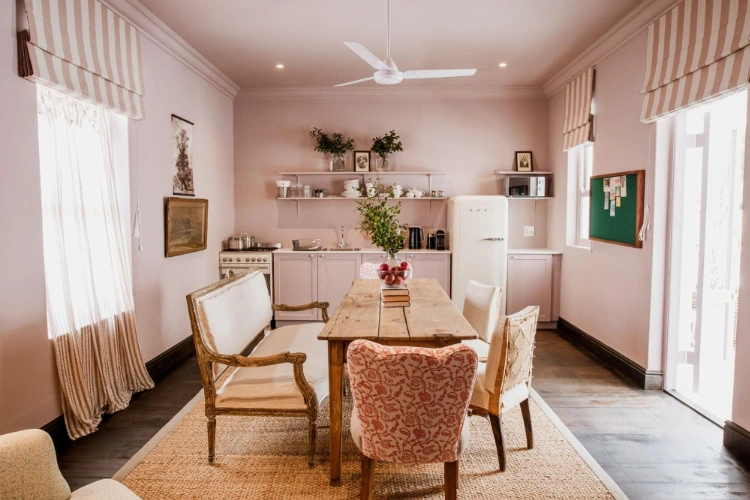 Onderdorp: Kitchen Dining
