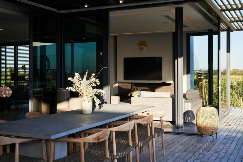 Vergenoegd Low Outdoor Dining