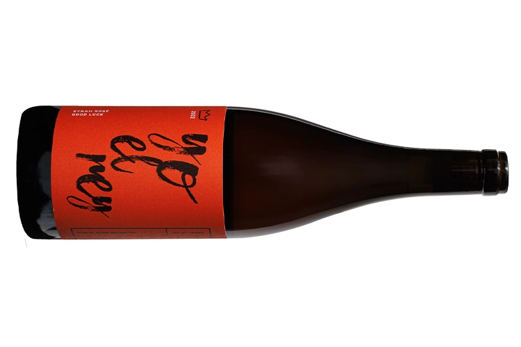 Yo El Rey Rose Wine Bottle