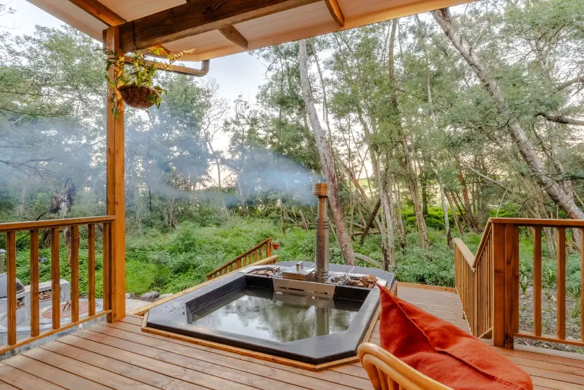 Boomhuis Hot Tub