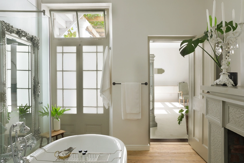 The Grand Hotel Robertson Bathroom