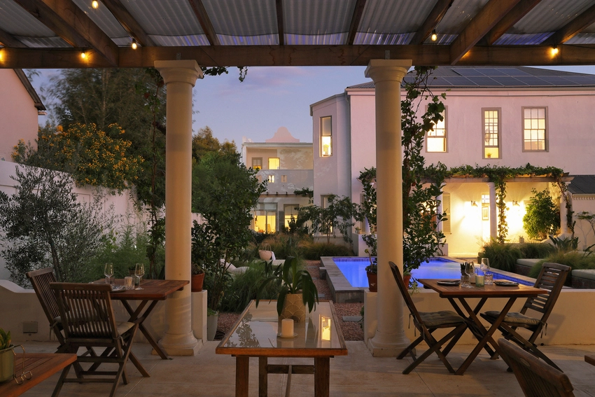 The Grand Hotel Robertson Patio