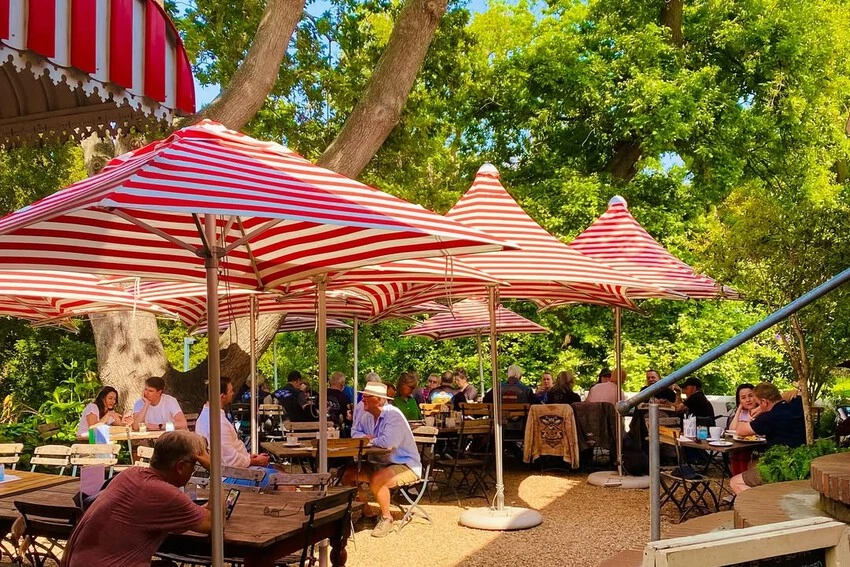 Cafes Chardonnay Deli