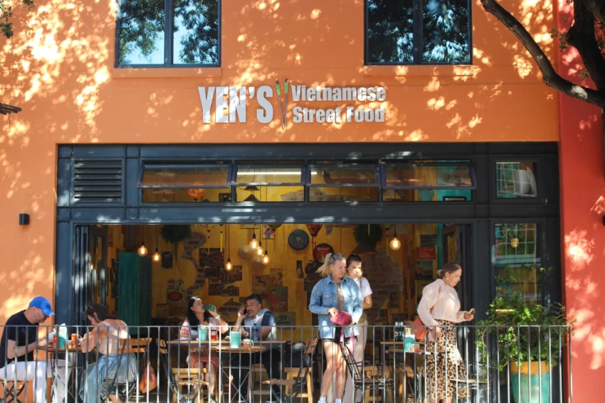Street Food Restaurants Yen's