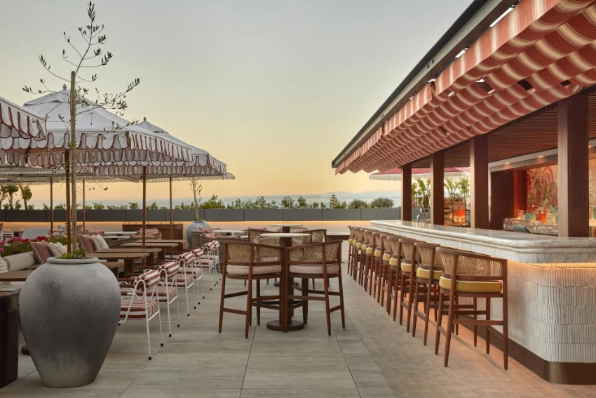 Table Bay Solandra Pool Bar