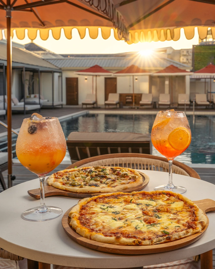 Table Bay Solandra Pool Pizza